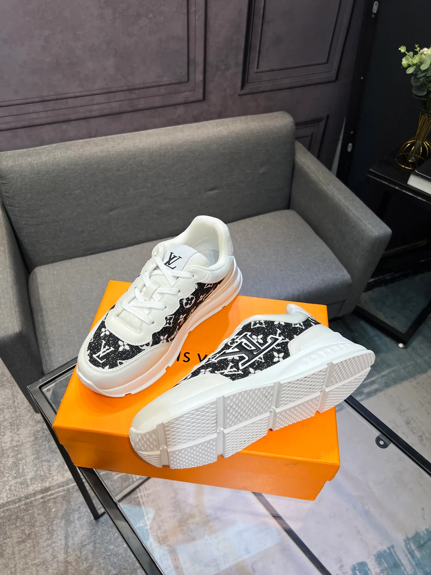 Men's shoes 💰640 LV | Louis Vuitton 2025𝐬𝐬 New spring and summer styles for couples, men's styles come out first. The counter features the latest casual shoes. Hard goods are new🆕 ❥Purchase level! Full of high-end feel! A popular model among bloggers at home and abroad, it’s retro and fashionable and looks amazing on your feet! Wear a lot of happiness! Mainly recommended model on the official website★ ▪️Upper: Original custom-made imported calfskin fabric ▪️Inner lining: breathable gauze imported from Italy ▪️Outsole: rubber foam ➕tpu high-end outsole ▪️Shoe size: 36-44 (customized for 45 and 46)